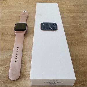 Apple Smartwatch 6 Rose Gold Case clean and cleared. Ready to pair